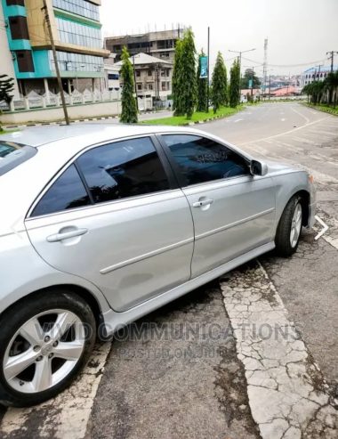 Toyota Camry 2011 Silver